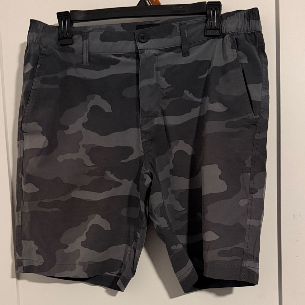 RVCA Men's Black & Gray Camo Cargo Shorts